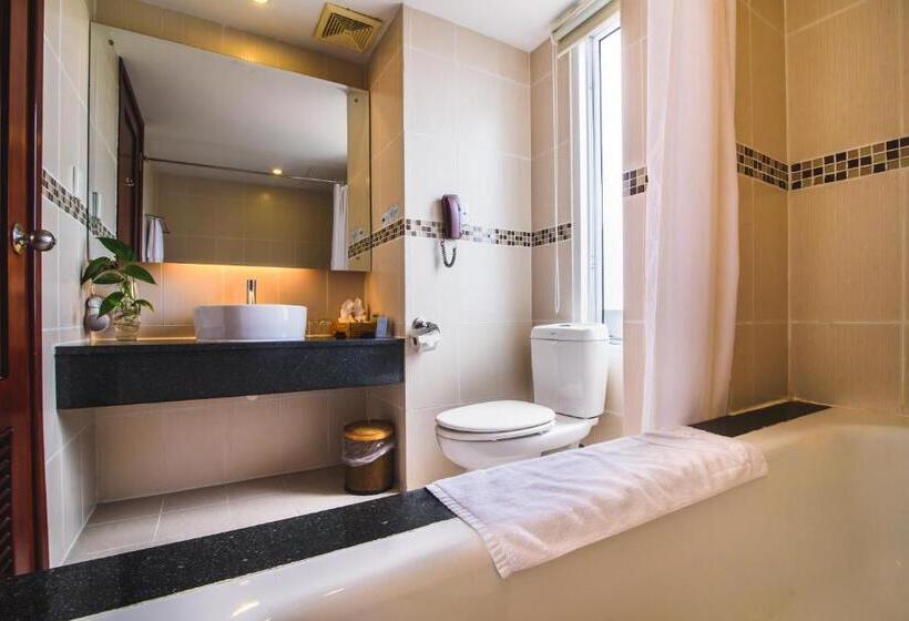 اتاق لوکس با چشم‌انداز شهر, Mondial Hotel Hue