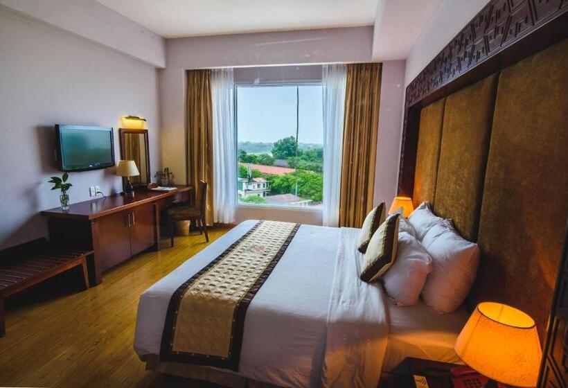 سوئیت با چشم‌انداز رودخانه, Mondial Hotel Hue