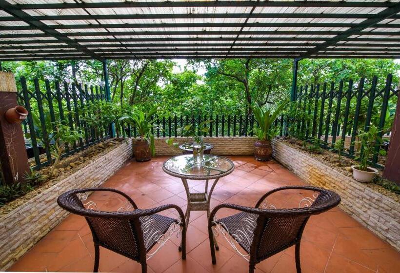 اتاق لوکس با چشم‌انداز باغ, Mondial Hotel Hue