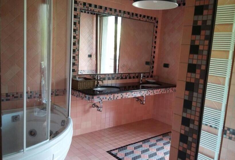 اتاق لوکس با بالکن و چشم‌انداز دریا, Villa Angela