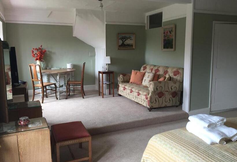 Полулюкс, Cliff Farmhouse B&b Suites