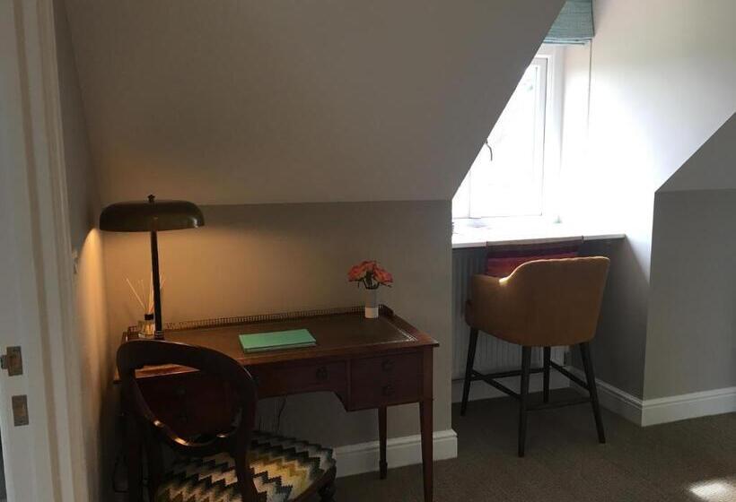 Полулюкс Вид на Сад, Cliff Farmhouse B&b Suites