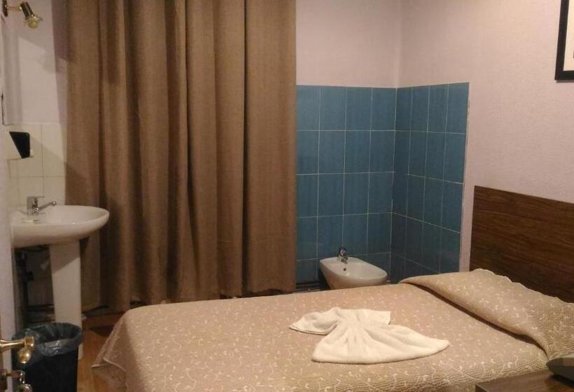 스탠다드 싱글 룸 공동욕실, Hostal Goias