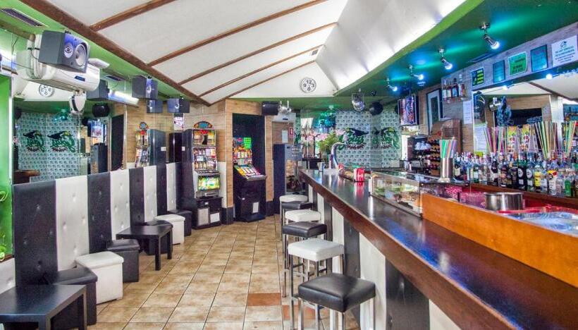 디럭스 룸, Hostal Goias