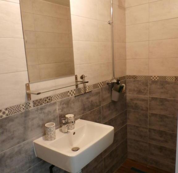 اتاق استاندارد با چشم‌انداز استخر, Villa Coloniale