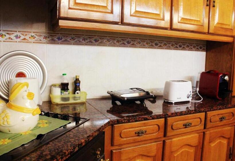 اتاق استاندارد با سرویس بهداشتی مشترک, Guesthouse Pombinha