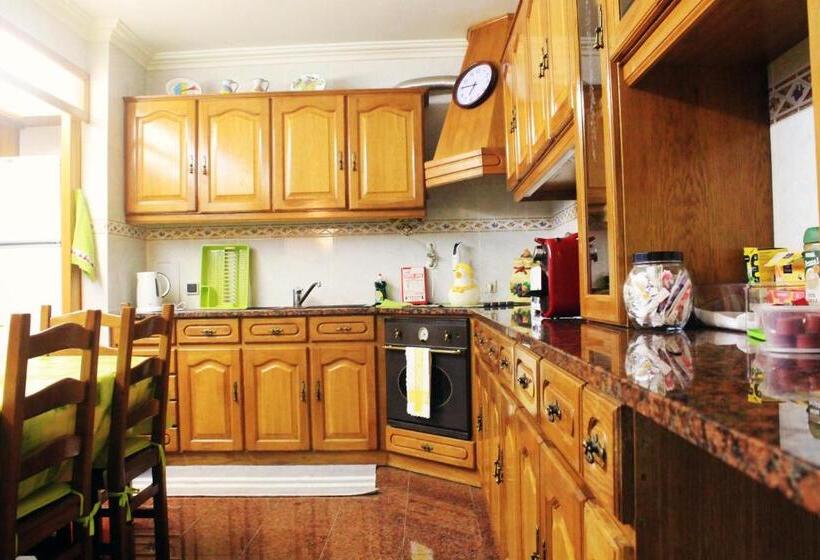اتاق استاندارد با سرویس بهداشتی مشترک, Guesthouse Pombinha