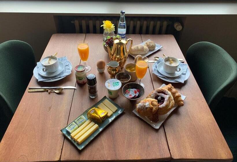 سوییت لوکس, Maison D Artiste