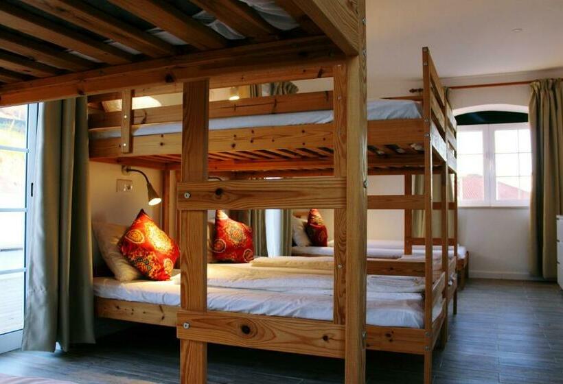 Кровать в Общей Комнате, Sunshine Hostel