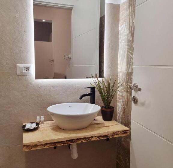 سوییت لوکس, B&b Italo House