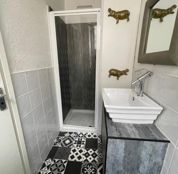 Номер Basic, Elmora House