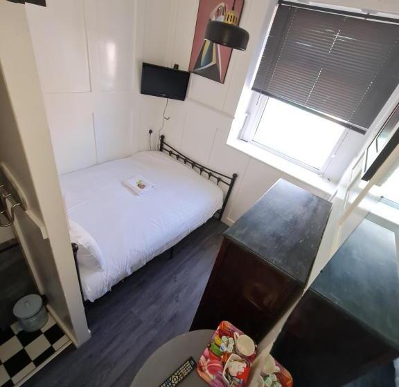Номер Basic, Elmora House