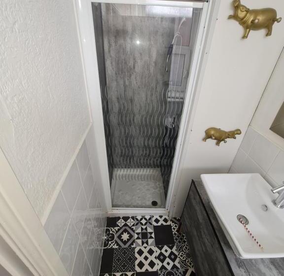 Номер Basic, Elmora House
