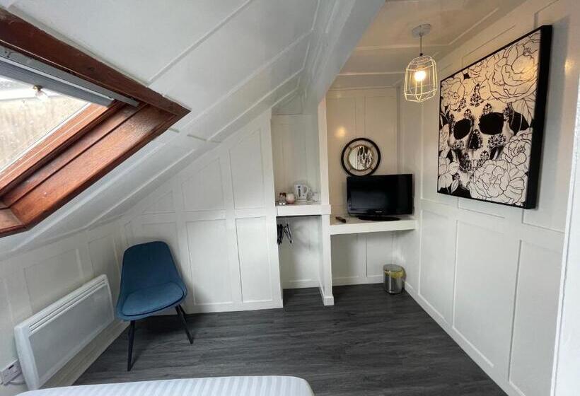 Номер Стандарт, Elmora House
