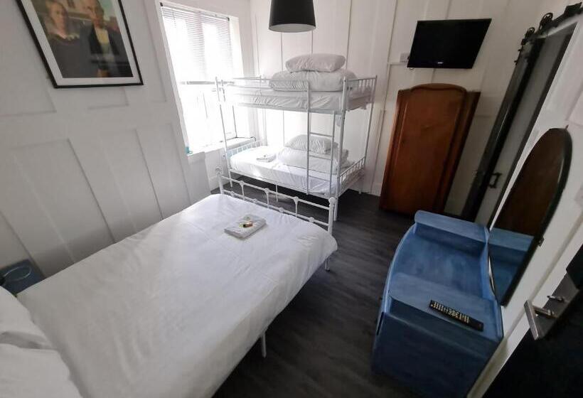 Семейный Номер, Elmora House