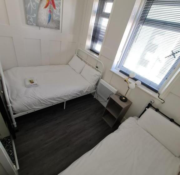 Трехместный Номер Deluxe, Elmora House