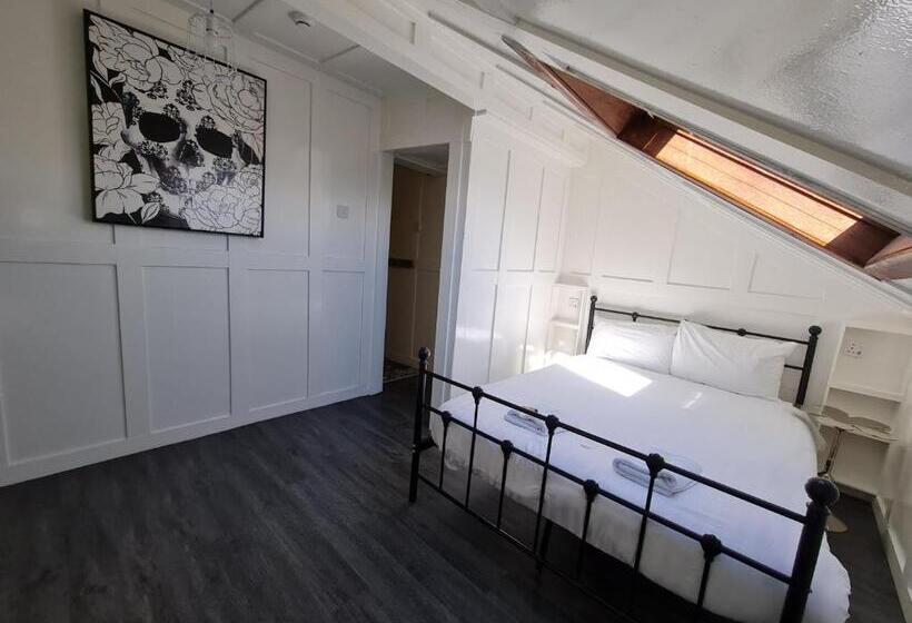 Номер Стандарт, Elmora House