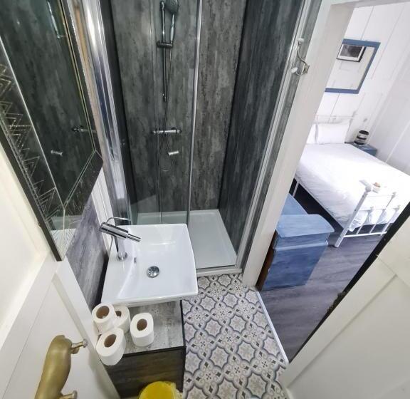 Номер Стандарт, Elmora House