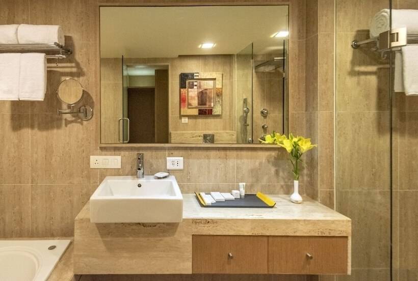 جناح, Radisson  Gurugram Sohna Road City Center