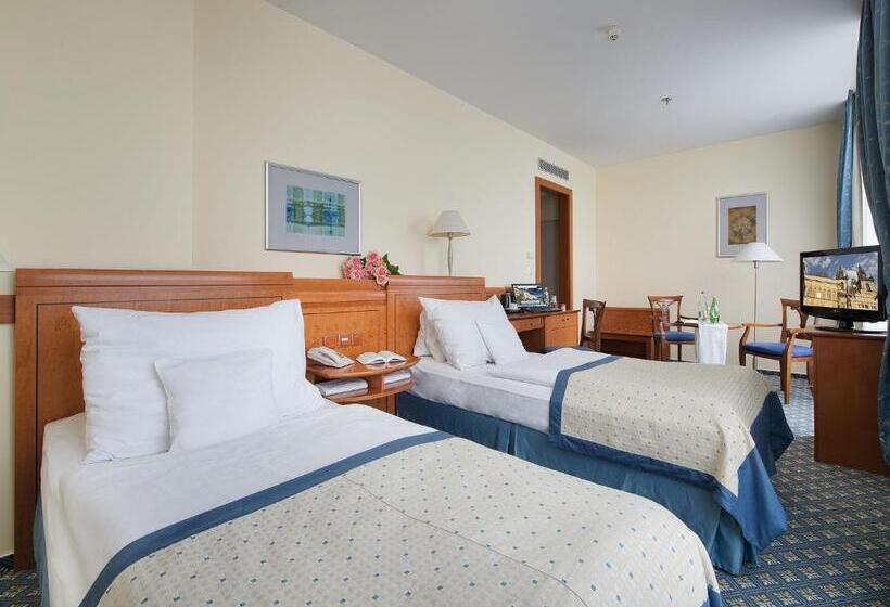 اتاق استاندارد با تراس, Ramada Prague City Centre