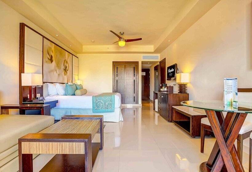 اتاق لوکس با چشم‌انداز دریا, Royalton Punta Cana, An Autograph Collection Allinclusive Resort & Casino