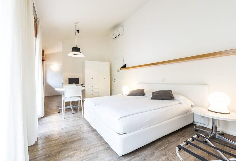Standard studio with lake view, Torbole Apart
