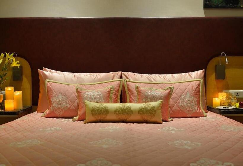 Executive Room Queen Bed, Vivanta Vadodara