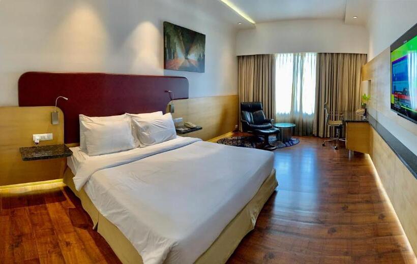 Executive Room Queen Bed, Vivanta Vadodara