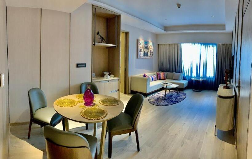 سوئیت با تخت بزرگ, Vivanta Vadodara