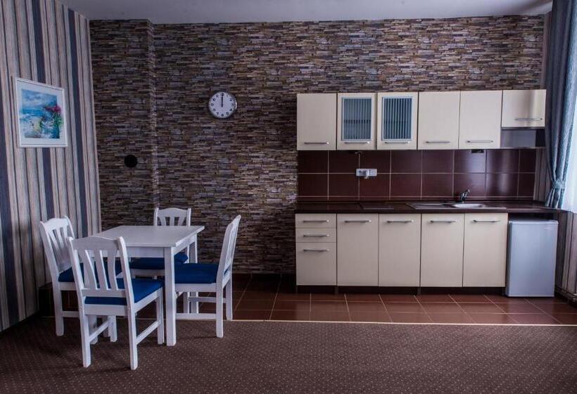 Апартаменты 2 Спальни, Restaurace Stará Lípa