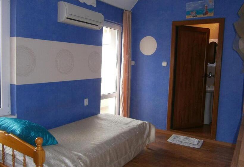 Трехместный Номер Стандарт с Балконом, Morska Zvezda Guest House
