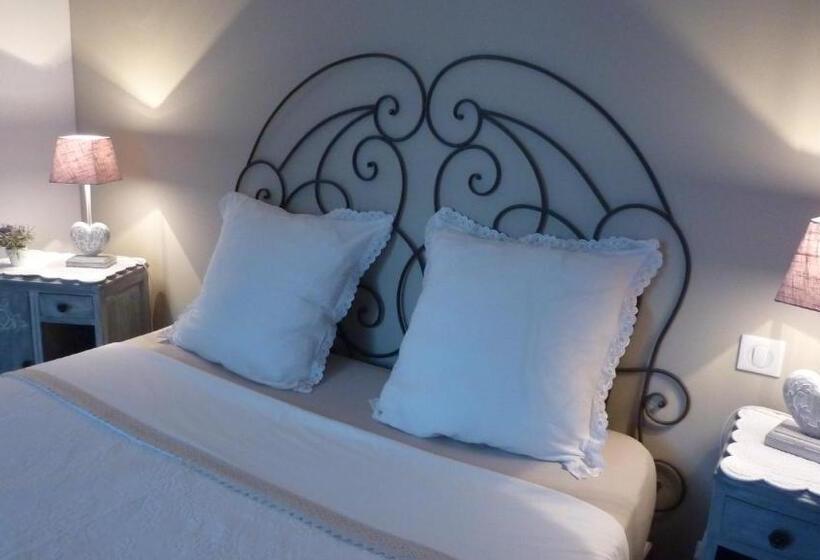 Номер Стандарт Вид на Бассейн, L Olivadou B&b
