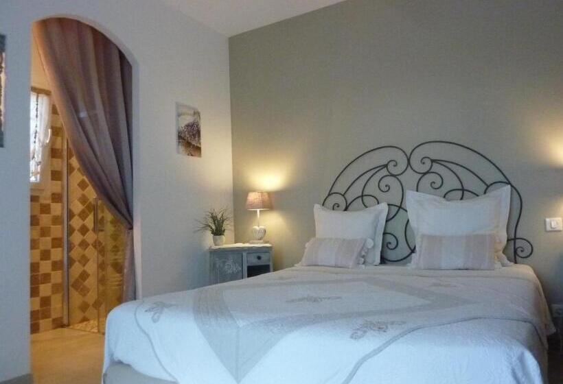 Номер Стандарт Вид на Бассейн, L Olivadou B&b