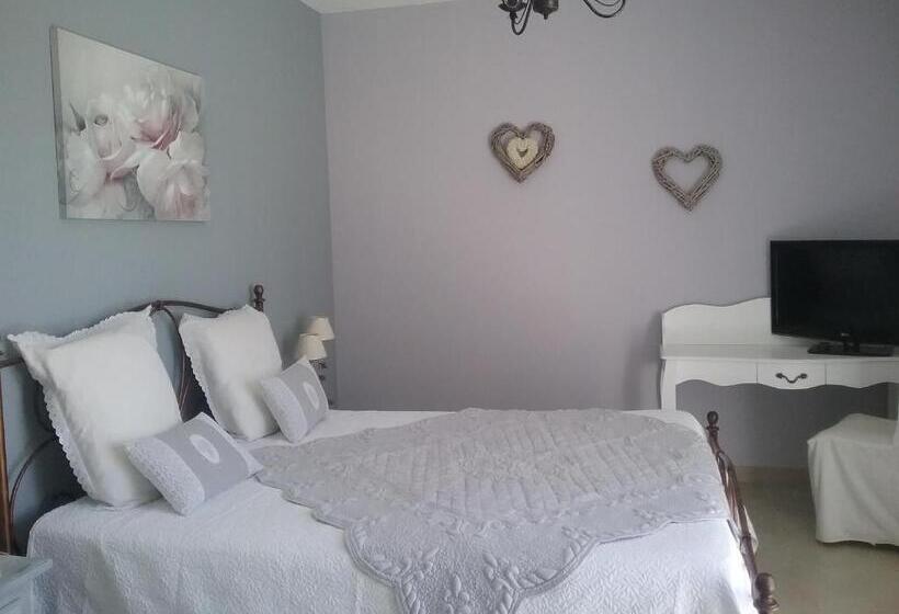 Номер Стандарт Вид на Бассейн, L Olivadou B&b
