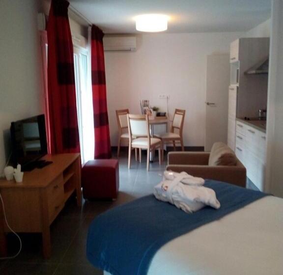 استودیوی استاندارد, Domitys Le Ruban D Azur