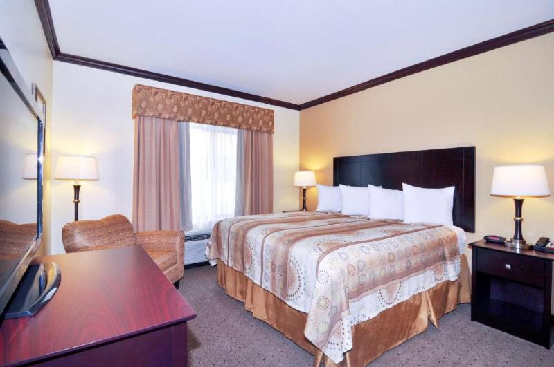 Номер Стандарт Кровать Кинг Адаптированный для Инвалидов, Best Western Plus Royal Mountain Inn & Suites