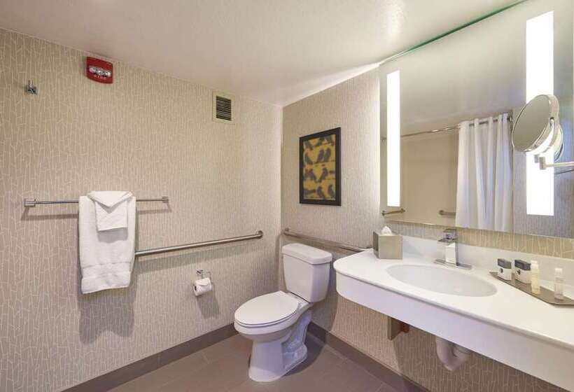 스탠다드 룸, Doubletree By Hilton Monroe Township Cranbury