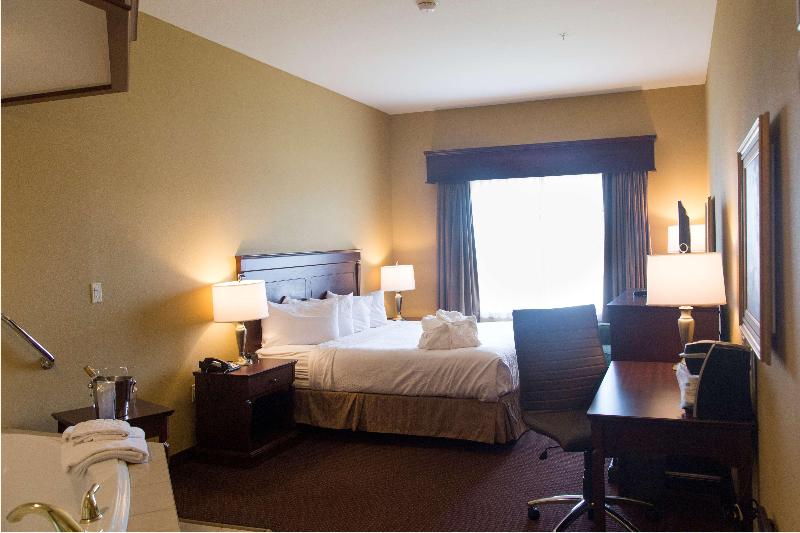 带大床的套房, Best Western Plus Fredericton Hotel & Suites