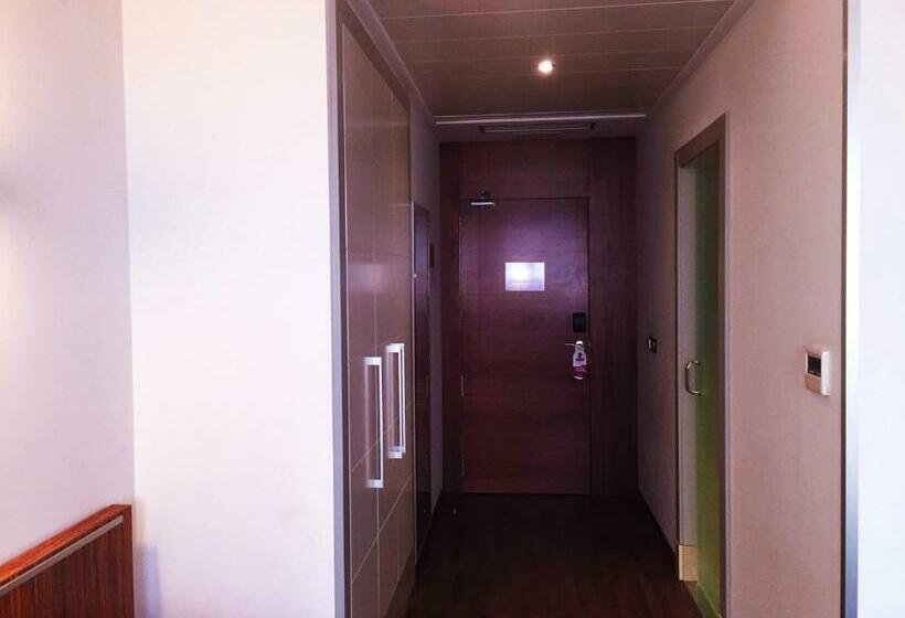 اتاق استاندارد سه نفره, Dña Monse Hotel Spa & Golf