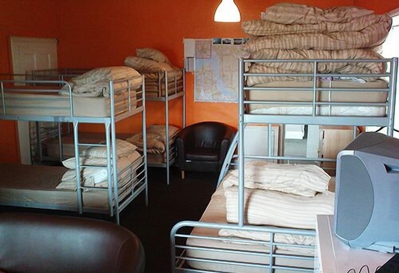 Кровать в Общей Комнате, Everton Hostel