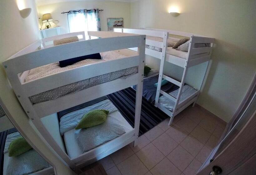 חדר משפחתי חדר אמבטיה משותף, Peniche Surf Lodge 1