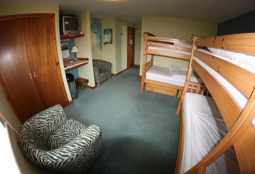 Четырехместный Номер Стандарт, Orcades Hostel