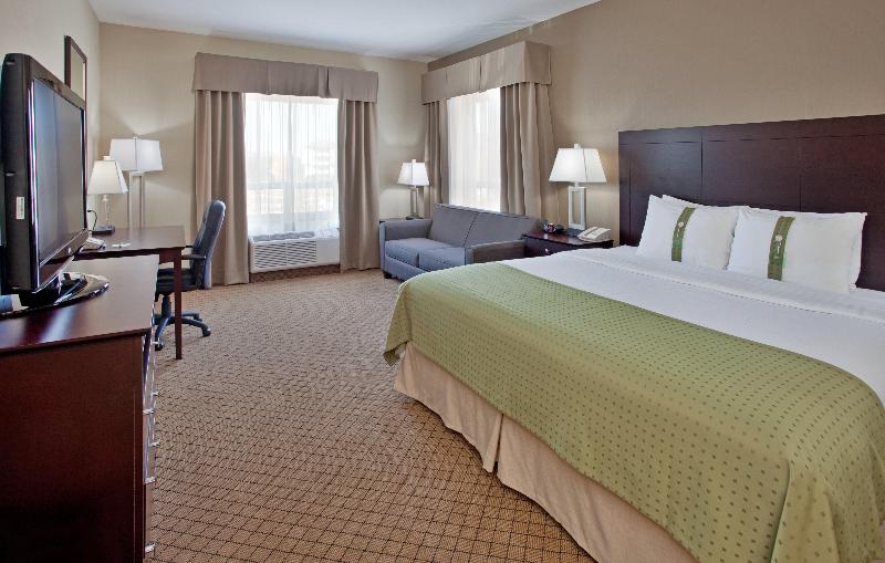 キングサイズベッドのスタンダードルーム, Holiday Inn Hotel And Suites Kamloops, An Ihg