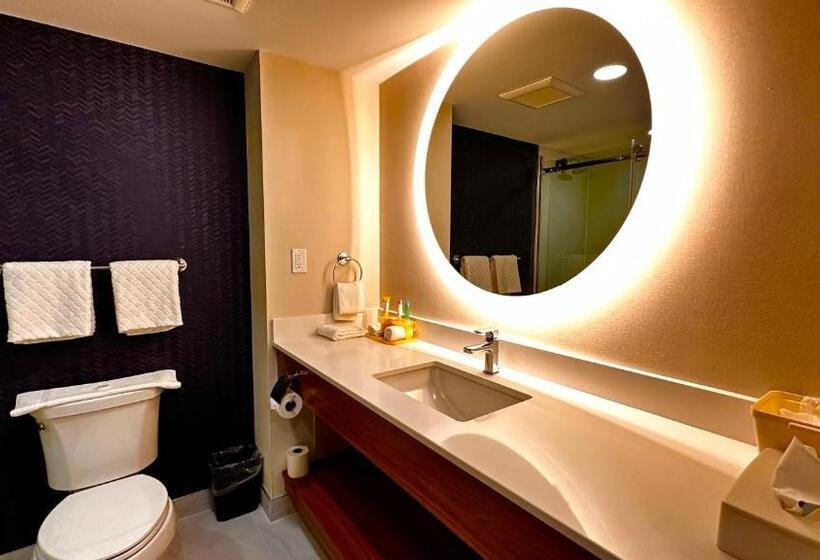 Номер Стандарт, Newmarket Hotel And Suites