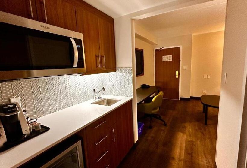 Полулюкс Кровать Кинг, Newmarket Hotel And Suites