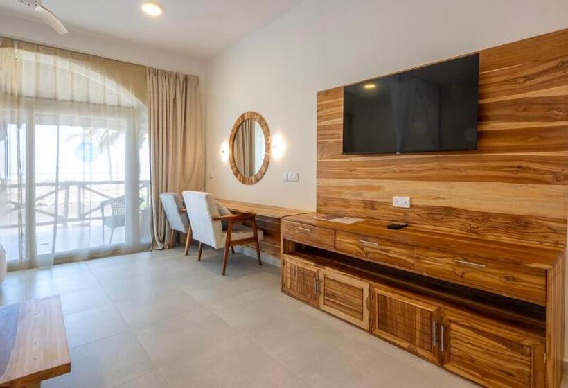 اتاق سوپریور با چشم‌انداز دریا, Royal Mandarin Hotel & Resort