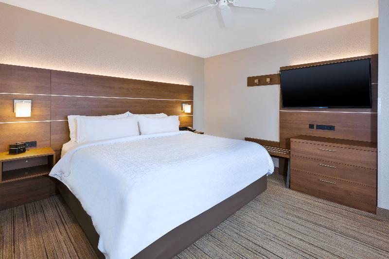 Люкс Кровать Кинг, Holiday Inn Express Hotel & Suites Petoskey, An Ihg