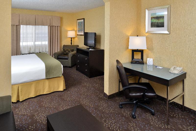 带大床的标准间, Holiday Inn Express Hotel & Suites Charlotte, An Ihg