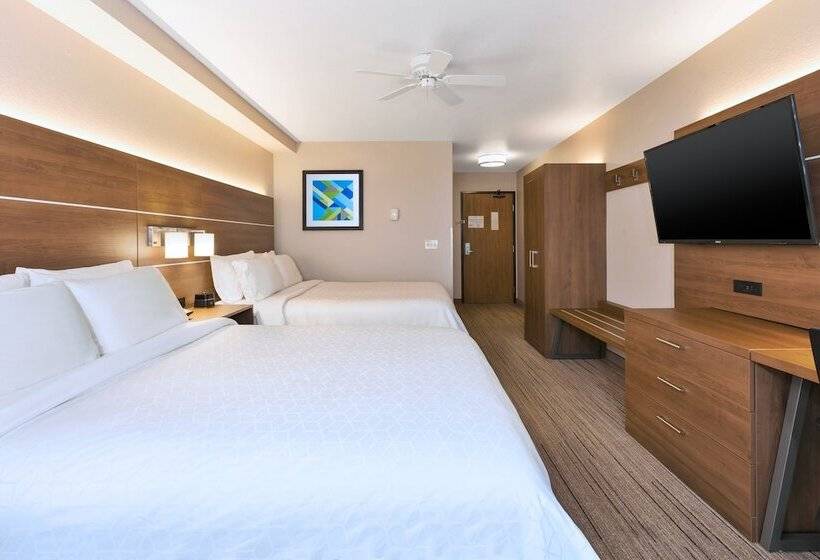 Номер Стандарт 2 Двуспальные Кровати, Holiday Inn Express Hotel & Suites Petoskey, An Ihg
