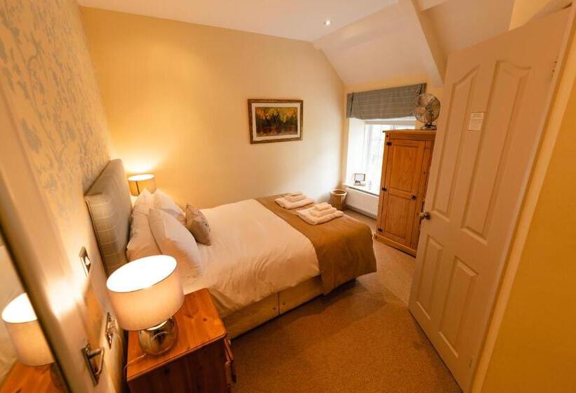 Номер Стандарт, Fox And Hounds Llancarfan